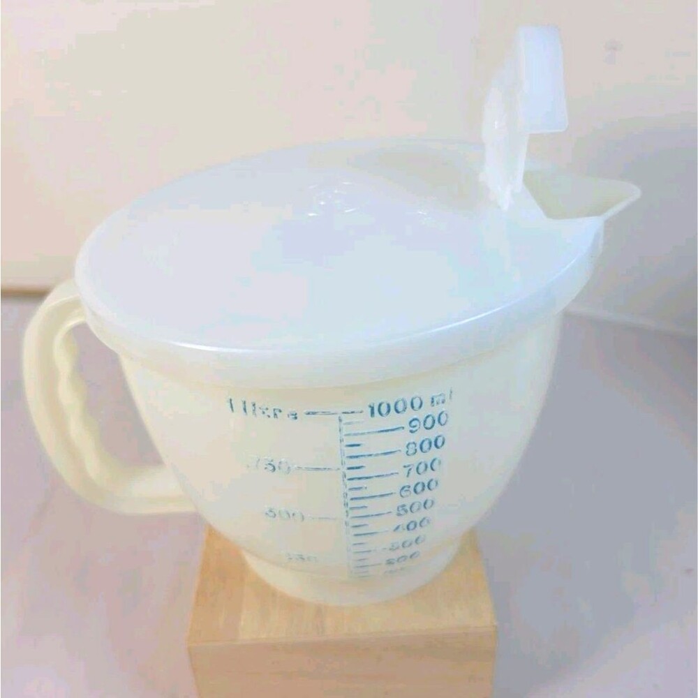 Vintage Tupperware 4 Cup  Measuring Pitcher Red Blue 1288 w/Lid Mix N Stor